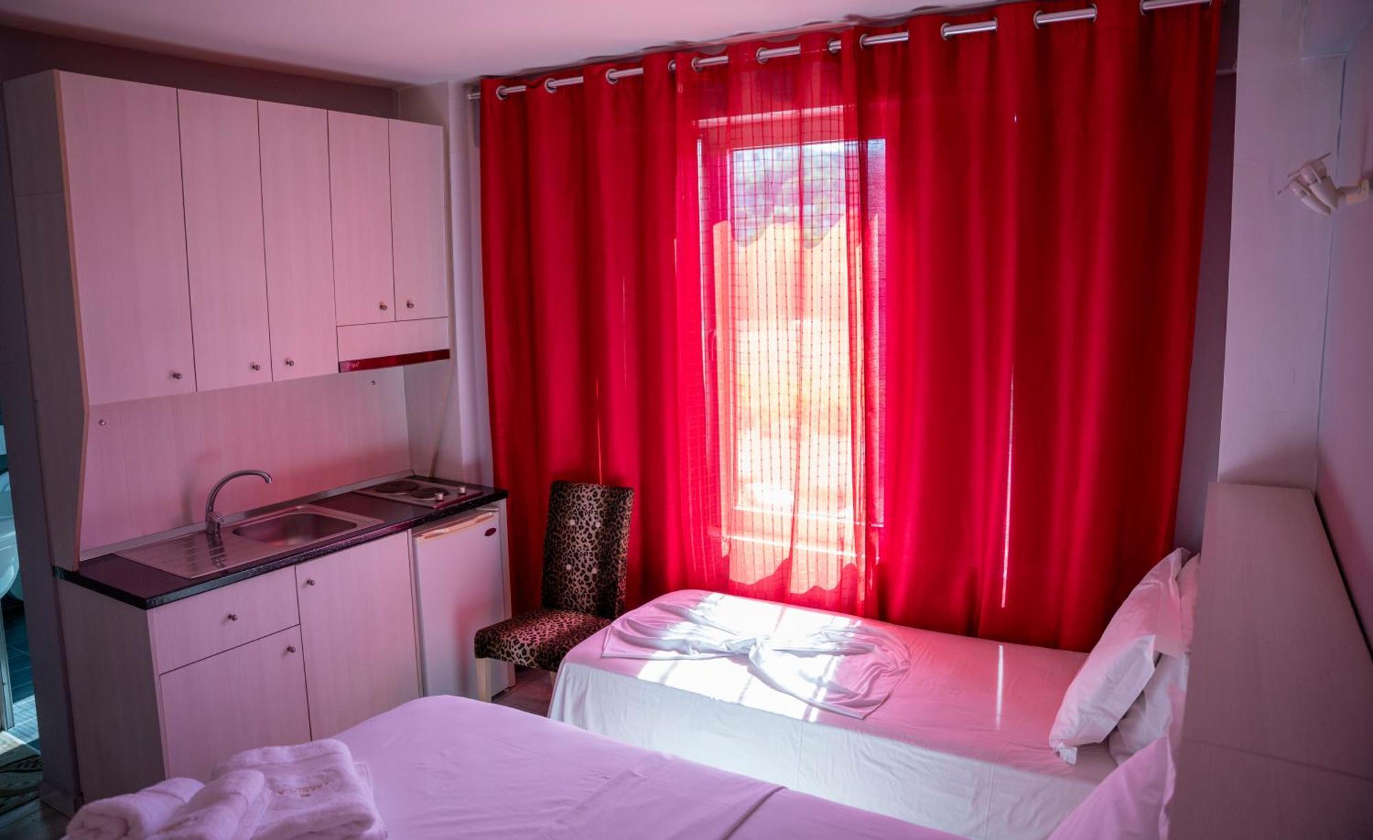 Hotel Pernoca Durres Exterior photo